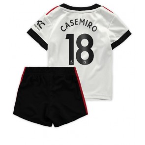 Manchester United Casemiro #18 Bortedraktsett Barn 2022-23 Kortermet (+ Korte bukser)